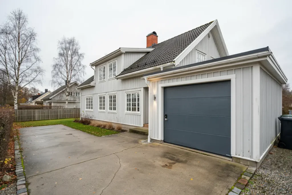 byta garageport p villa isolering s kerhet och val av port som passar svenskt klimat